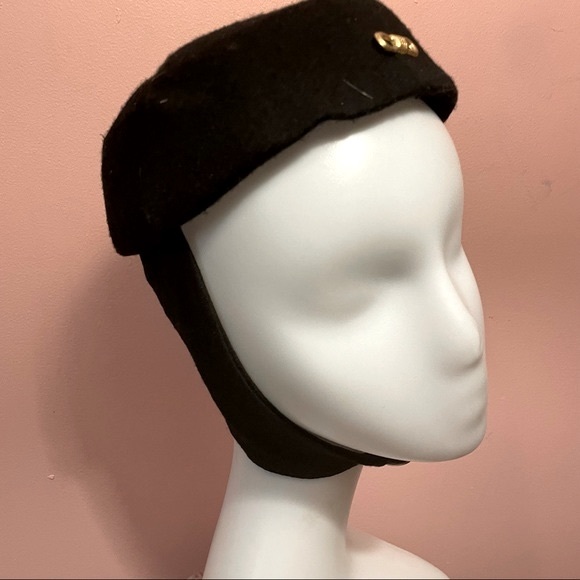 Vintage Accessories - VTG Midcentury-1960s Wool Driving Cap Gold Accents for the Stylish Mobile Lady